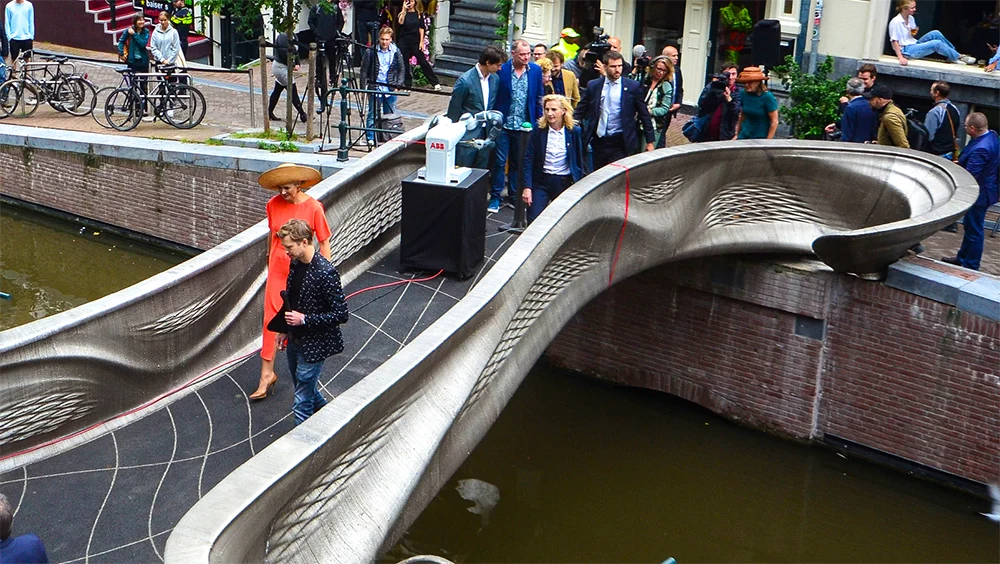 A primeira ponte no Mundo em aço impresso em 3D